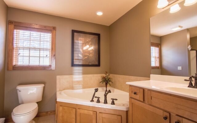 Lazy Time Lodge 4 Bedroom Cabin