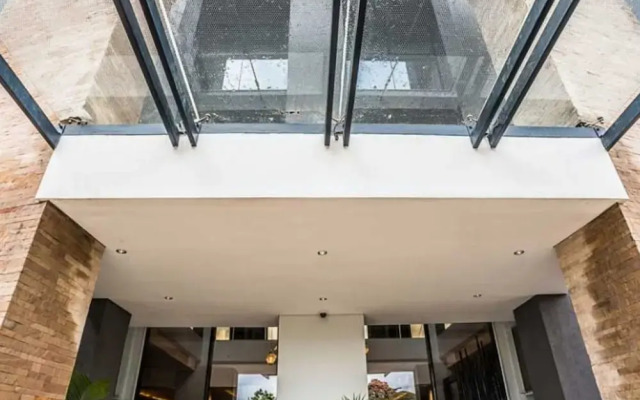 Trademark Hotel, Terrace King Twin Room in Nairobi No005