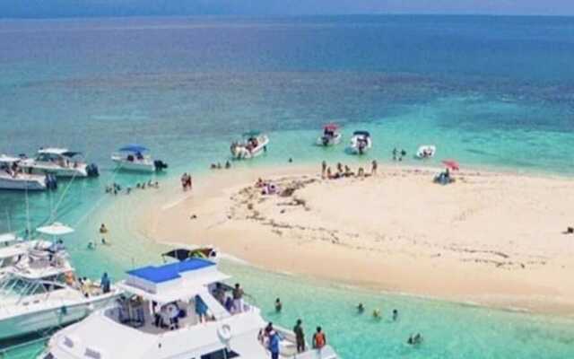 876 JA Oasis by Kingston Airport