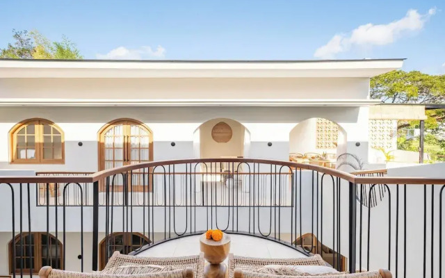OriVista Luxe Boutique Villa in Canggu-Pool Side 2
