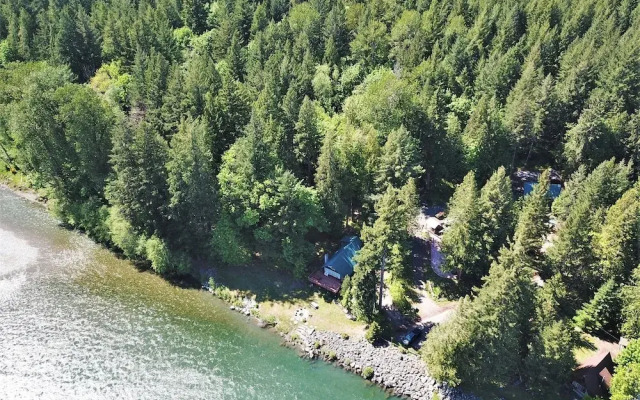 Cowlitz River Cabin