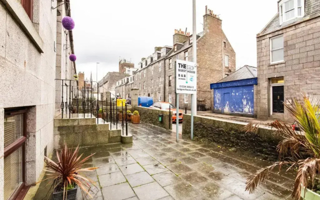 Lost Guest House - Aberdeen
