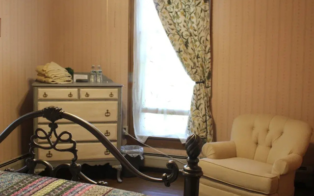 Nola's Onekama Hideout