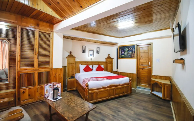 Oyo 18809 Mahamaya Palace