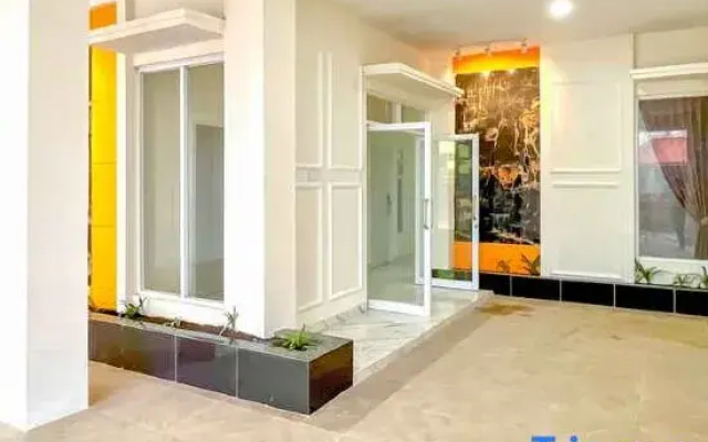 Urbanview Olive Near Graha Saba Buana Surakarta