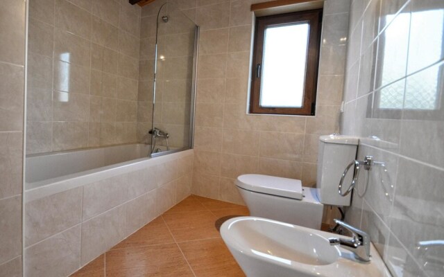 House With 6 Bedrooms in Celorico de Basto, With Pool Access, Furnishe