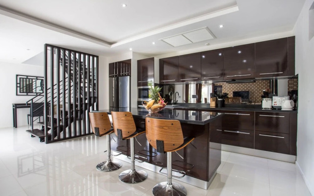Spacious Tri-Level Pool Villa Dragon C