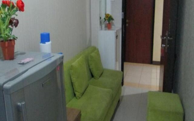 Hajjah Ririn's Kebagusan City Apartment