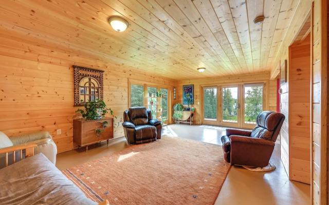 Spacious Soldotna Home w/ Mackey Lake Views!
