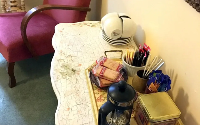 The Chalet Guesthouse and Studio
