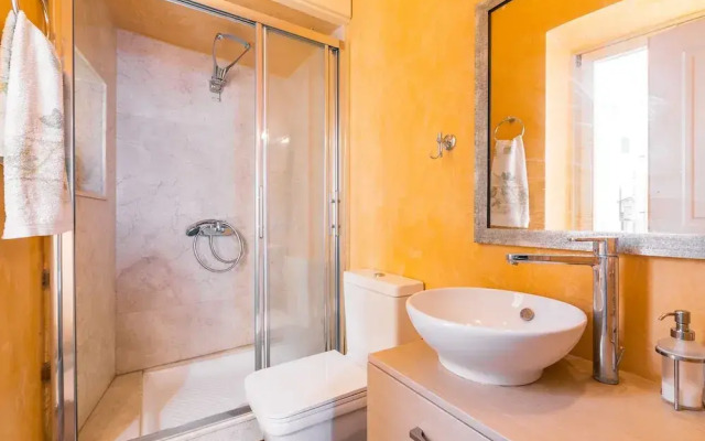 Mouragia Luxury Seaview Suite by Konnect