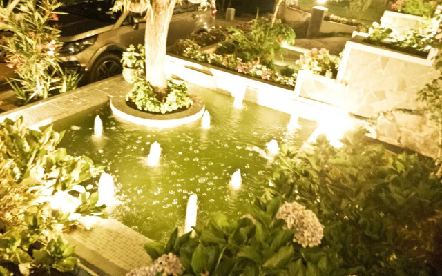 Royal Jardin Whistling Pines Resort