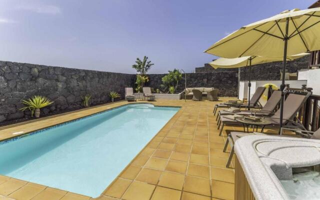 Villa Azure - LH122 By Villas Now Ltd