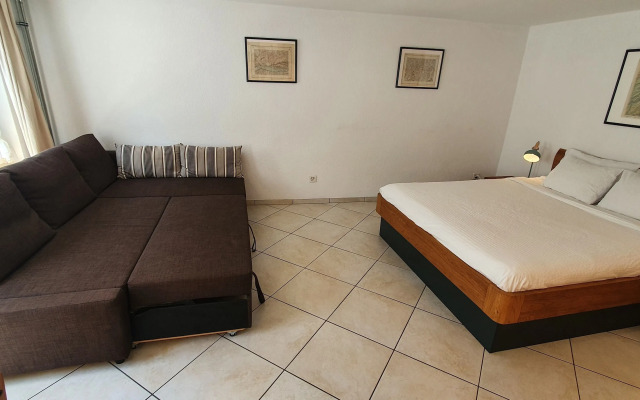 The Aarburg Hotel & Café