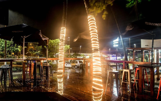 Base Airlie Beach Resort - Hostel