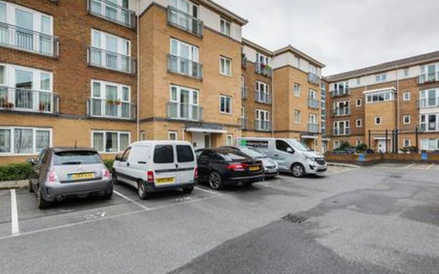 Morton Close Apartment