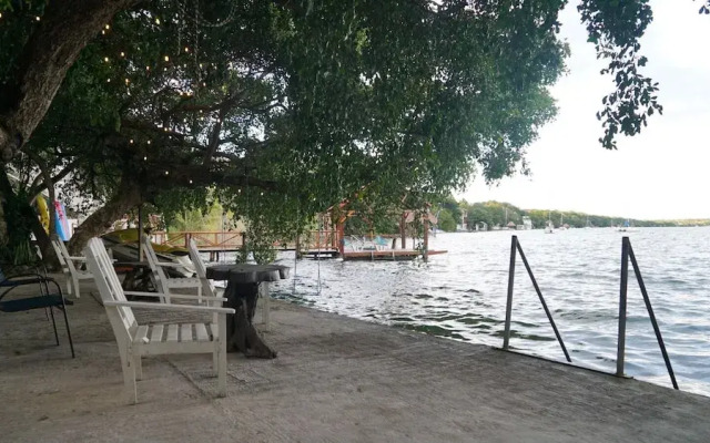 Xulha Hotel Bacalar Lakefront