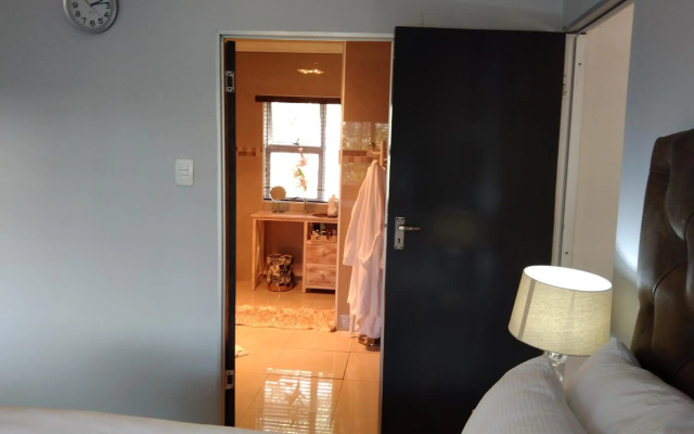 Menlyn Mews Guesthouse