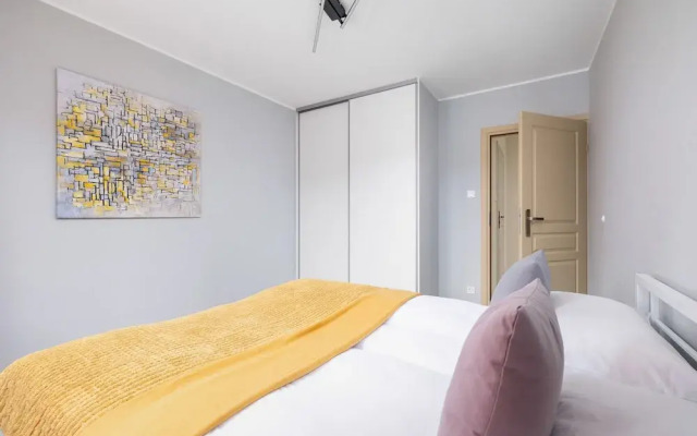 Apartment Mondrian by Renters