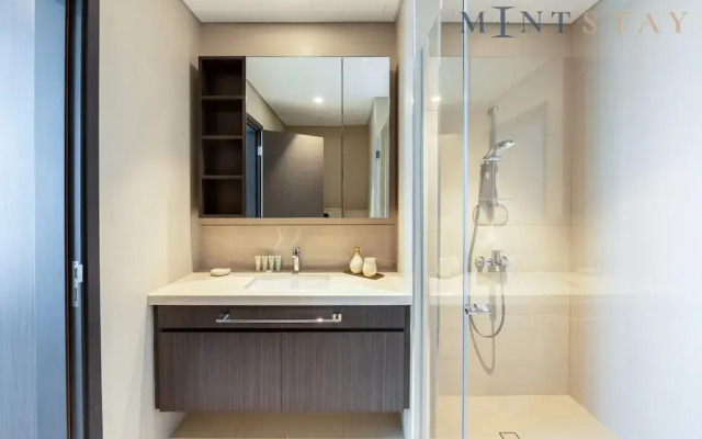 Premium 2BR Downtown Apt w Dubai Mall Access