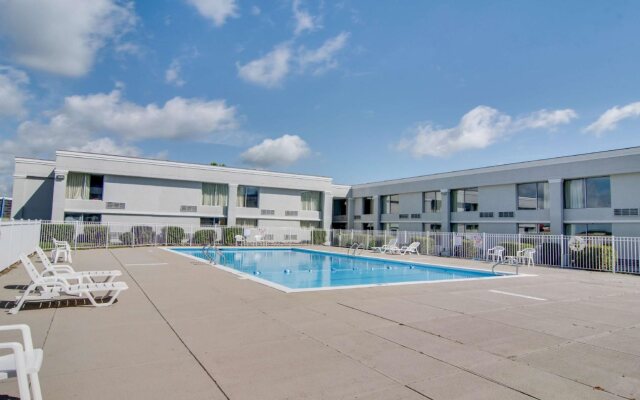 Studio 6 Suites Clarion, PA