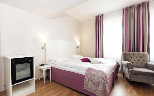 Bårdshaug Herregård