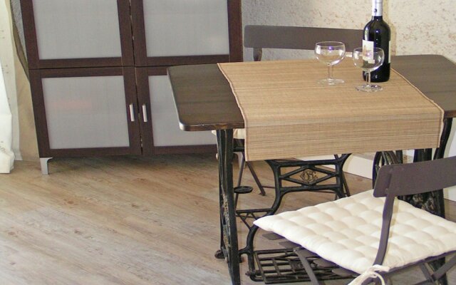 Cozy Cottage With Fenced Pool In A Quiet Area And 30 Km From The Mont Ventoux