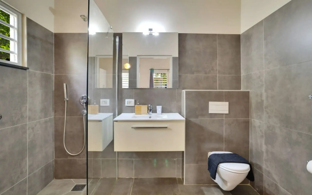 All Seasons Apartments