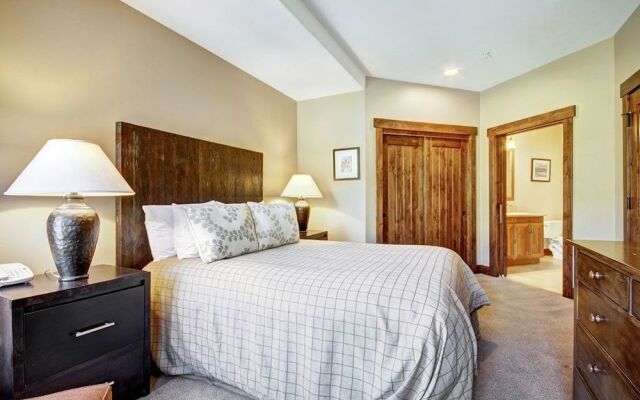 Crystal Peak Lodge 7203 - Ski-In/Ski-Out by RedAwning