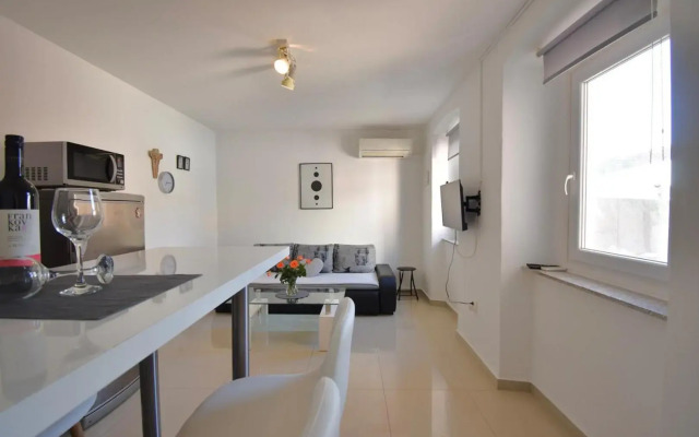 City Centre Apartment with terrace 2