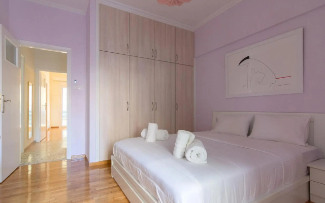 Bright and Spacious 2-bedroom Apartment in Athens