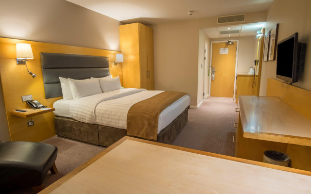 Holiday Inn London Brentford Lock by IHG