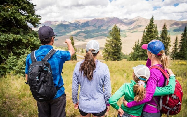 Comfortable 1 Bedroom Slopeside Condo - No Cleaning Fee! by RedAwning