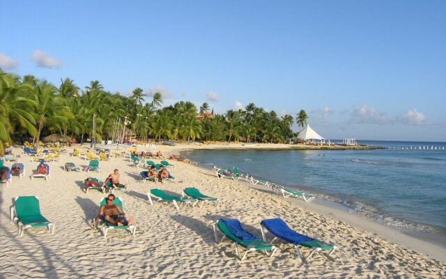 Viva Dominicus Village