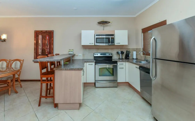 Gated Community 2br3ba Gold Coast Pools GYM