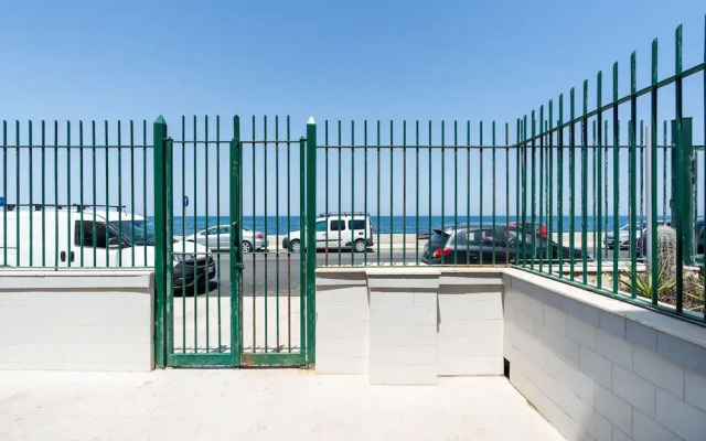The Sea Outside Apartment 01