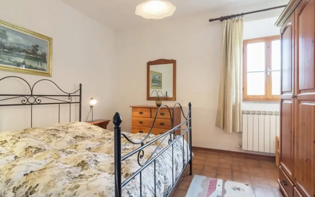 Elegant Holiday Home in Tuscany With Swimming Pool