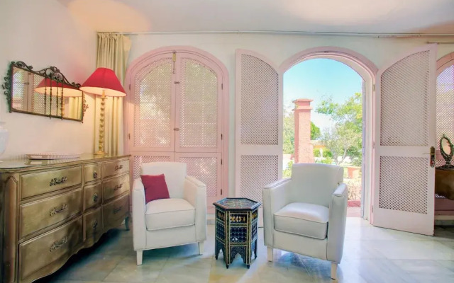 Romantic Puerto Banus Villa, Sea Mountain Views