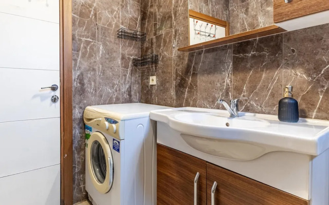 Flat With Backyard 6 min to Bostanci Show Center