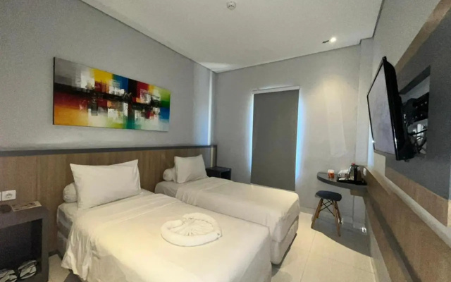Front One Hotel Gresik