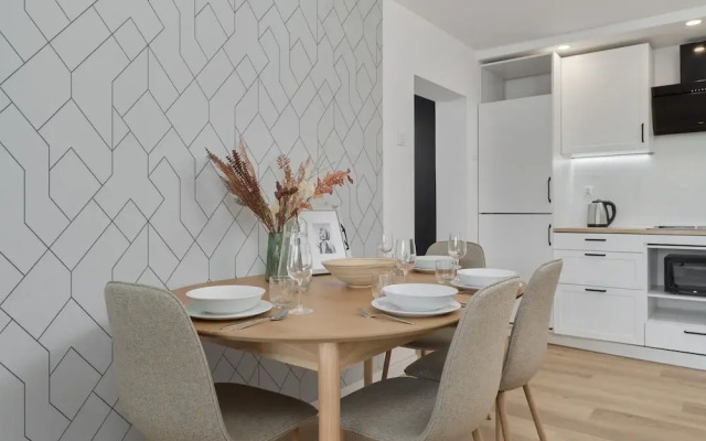 Bright & Stylish Gajowicka by Renters
