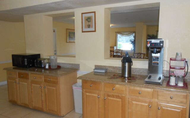 Executive Garden Titusville Hotel