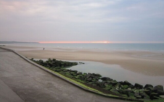 Stunning Holiday Home in Escalles near Sea