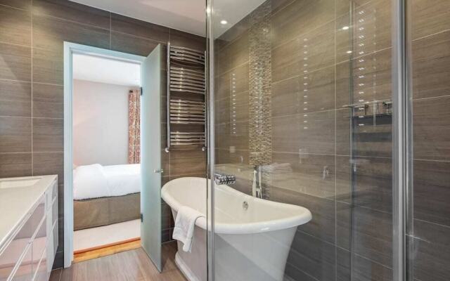Elegant 3-bed House W/terrace Near Harrods
