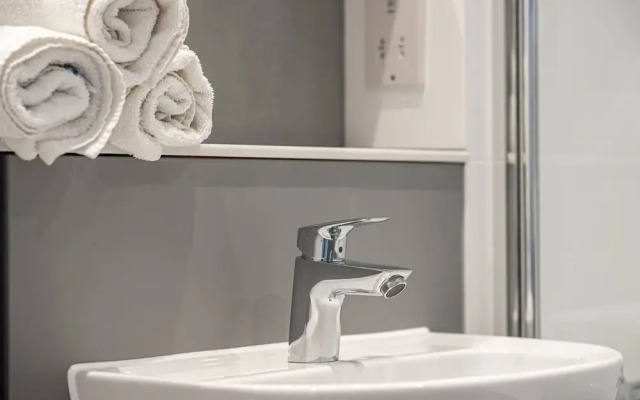 Waterside Flat in Central Leeds
