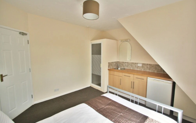 Central Studios Hatherley by Roomsbooked