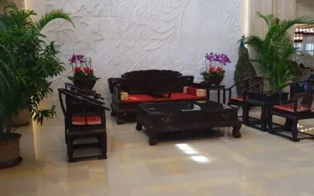 Golden Peacock Hot Spring Garden Hotel