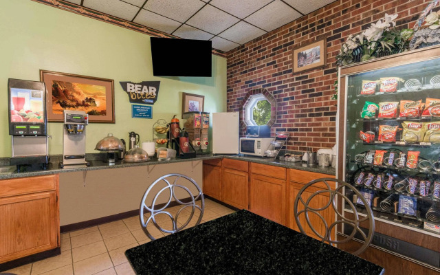 Travelodge by Wyndham Airport Platte City