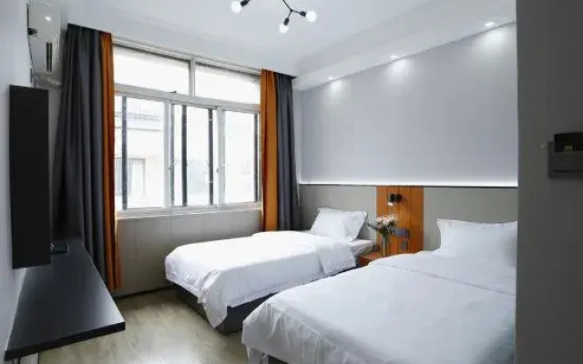 QingzhuHotel·Tianyi Select  (Shuangliu International Airport)