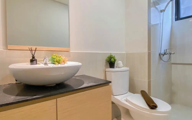 Spacious And Cozy 2Br With Extra Room At Meikarta Apartment